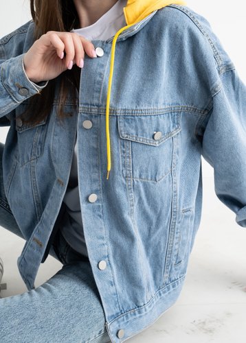 1216-8 Блакитна жіноча джинсова куртка із жовтим капюшоном  (FASHION, котонова, 2 од., розміри норма: M. L) - фото 7